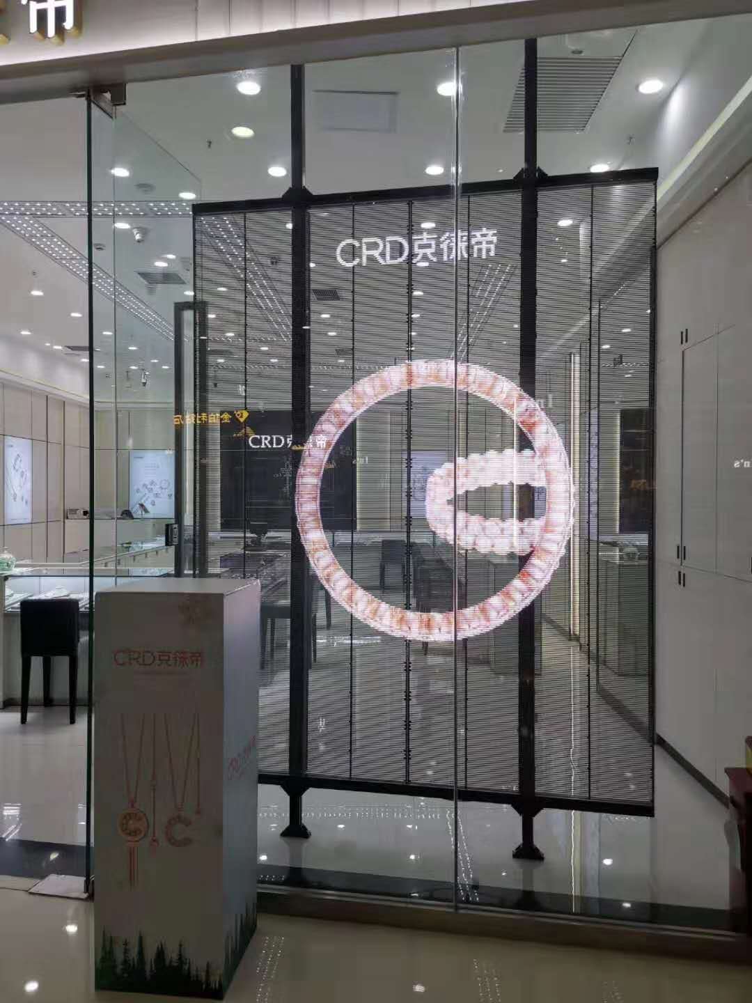 珠寶店全彩LED透明屏案例